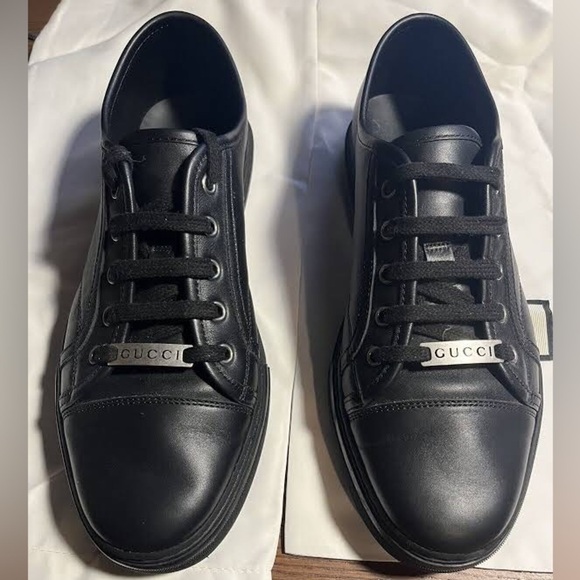 Athletic_Shoes